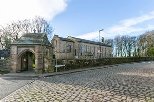 St Davids Church- click for photo gallery